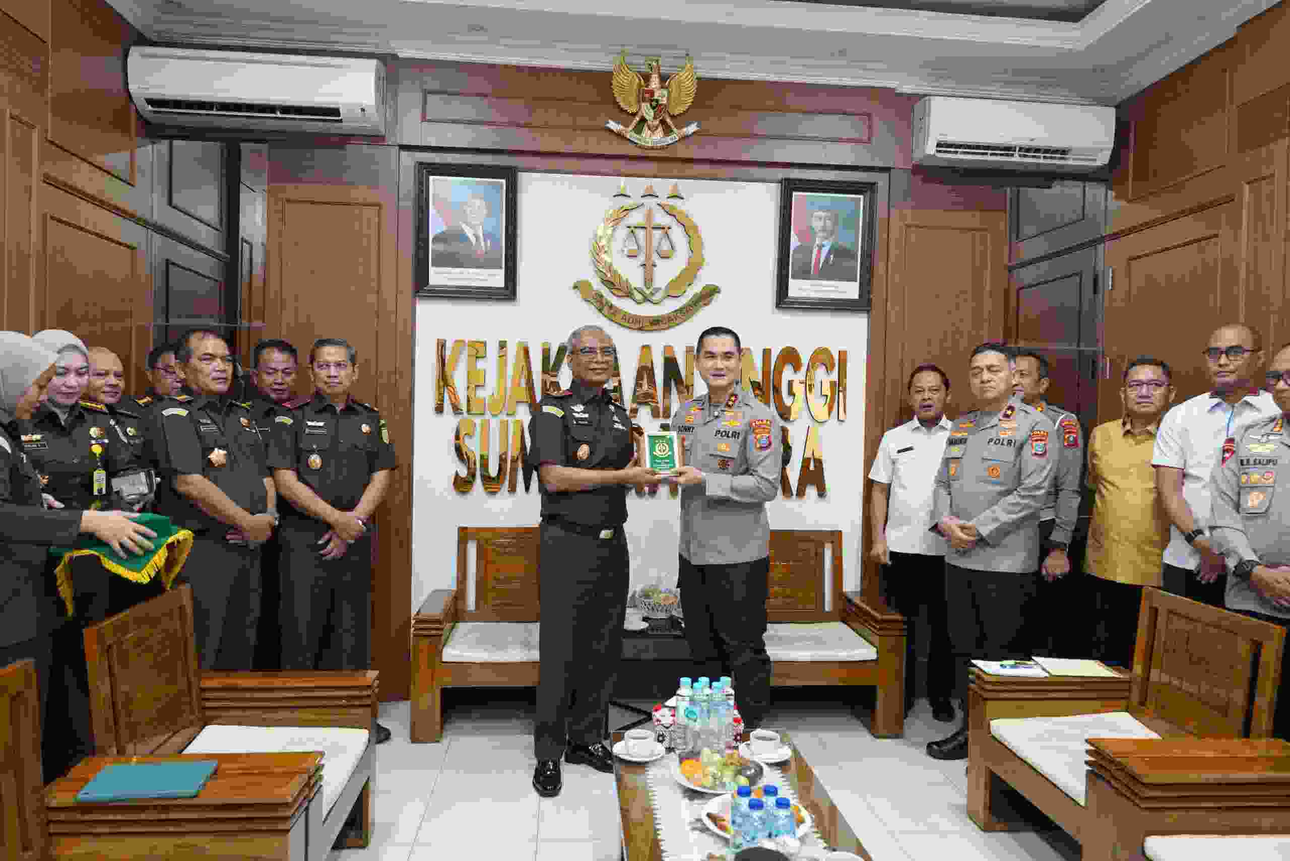 Kapolda Sumut yang Baru Irjen Pol Sony Irawan Bersama PJU Polda, Audensi ke Kejati Sumut 