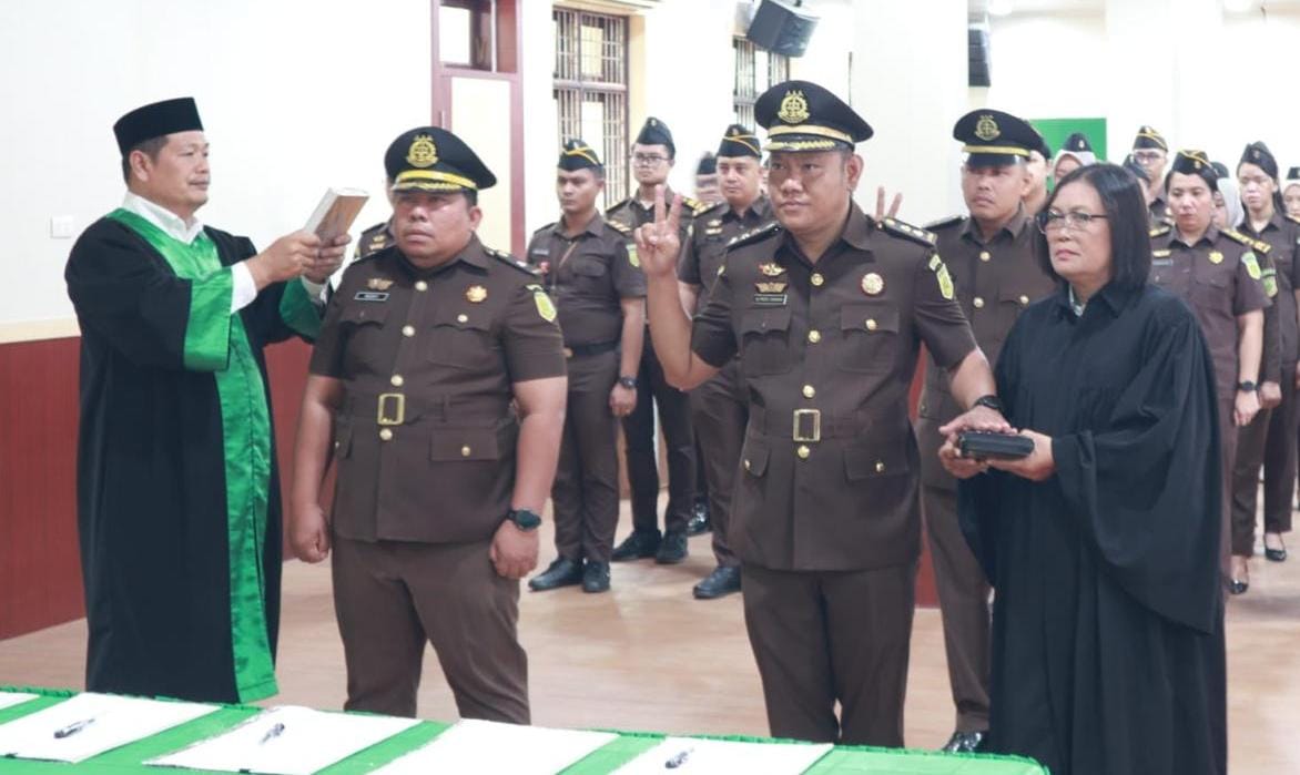 Kajari Labuhanbatu Lantik Alfredo Damanik SH MH, Rezky Syahputra Nasution SH MH dan Richard Sitorus SSi
